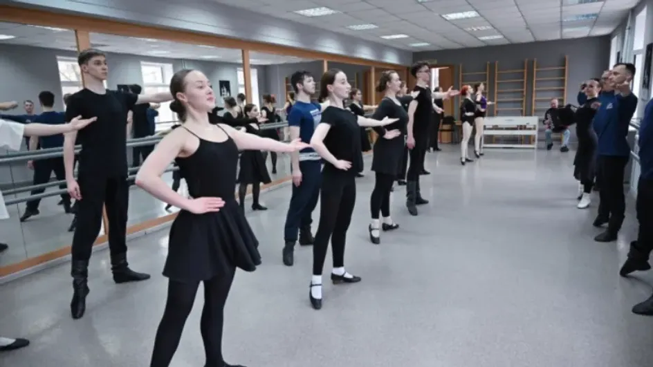 Артисты ансамбля "Донбасс" провели мастер-класс для танцоров из Иванова