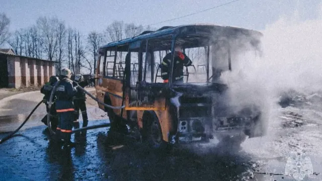 В Приволжске утром 7 апреля дотла сгорел автобус с надписью «Дети»