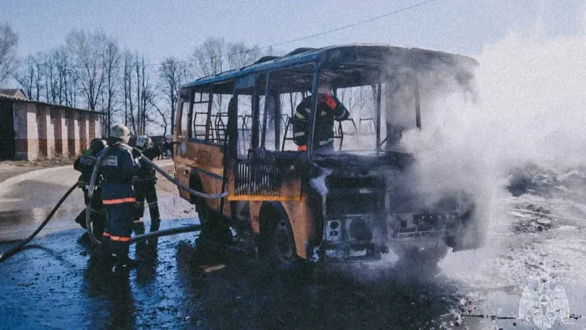 В Приволжске утром 7 апреля дотла сгорел автобус с надписью «Дети»