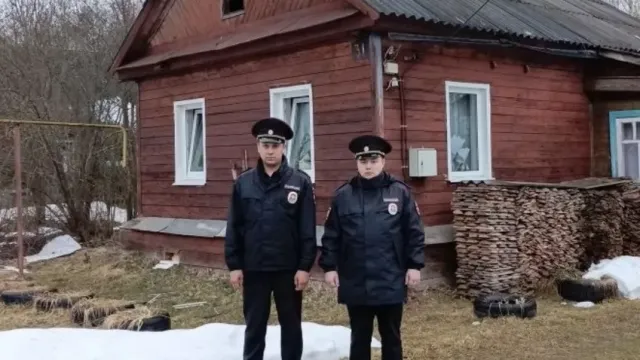 Полицейские в Заволжске спасли дом от пожара до приезда пожарных