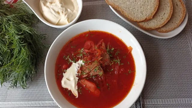 Борщ стал доступнее: Россияне варят его тоннами!