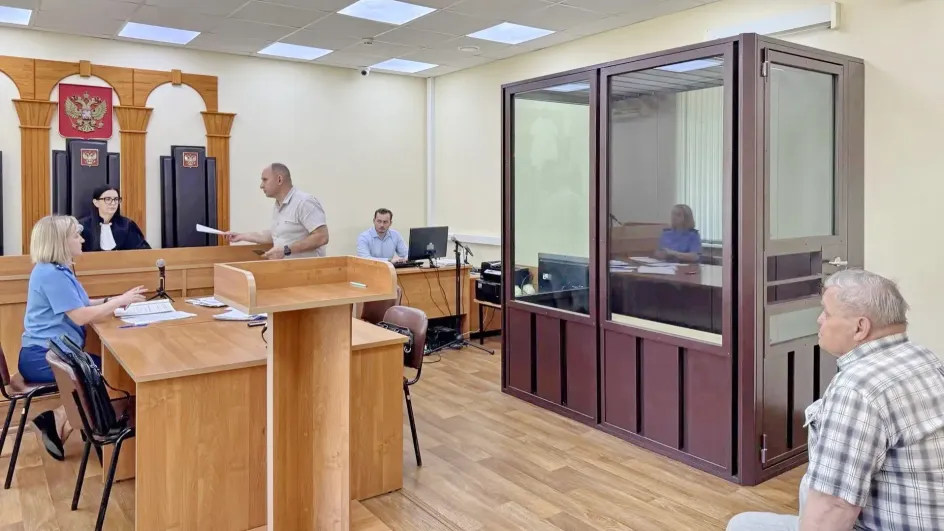 В Шуе суд наказал пенсионера, который зарегистрировал узбека В Шуе суд наказал пенсионера, который зарегистрировал узбека
