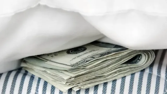 Три зарплаты под подушку: Как выжить?