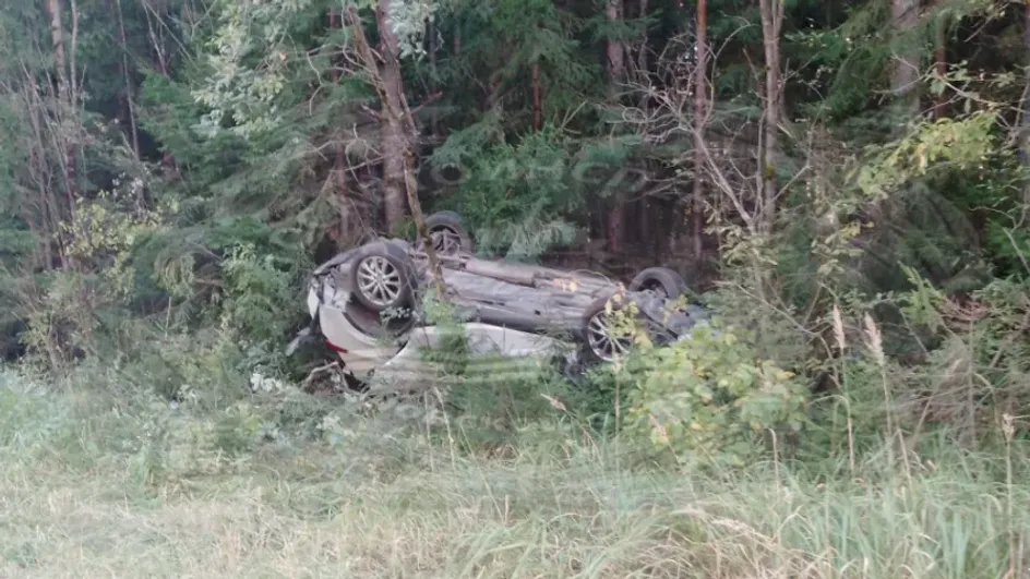 В Ивановской области Toyota улетела в кювет, ранена 16-летняя девушка В Ивановской области Toyota улетела в кювет, ранена 16-летняя девушка
