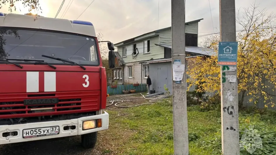 Во время пожара в частном доме на улице Тихвинской в Иванове ранены двое