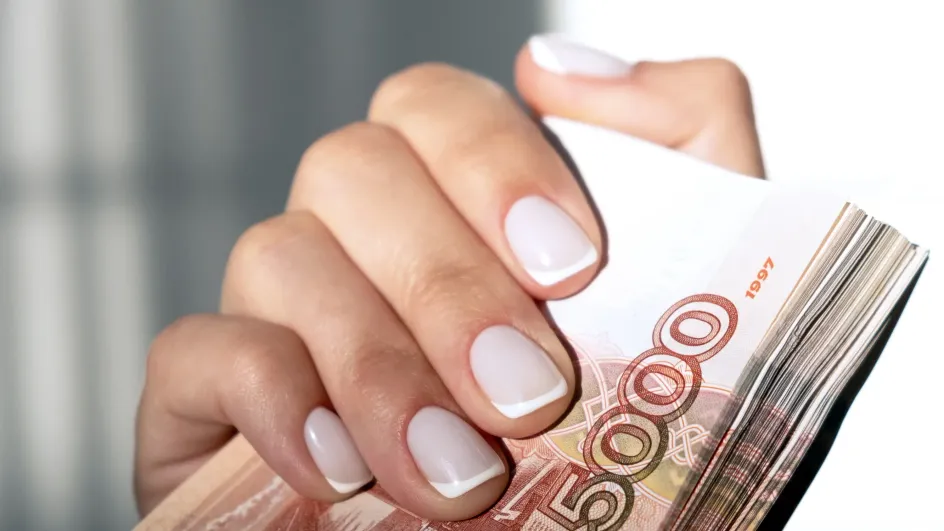 Россиянам рассказали, когда отменят наличные