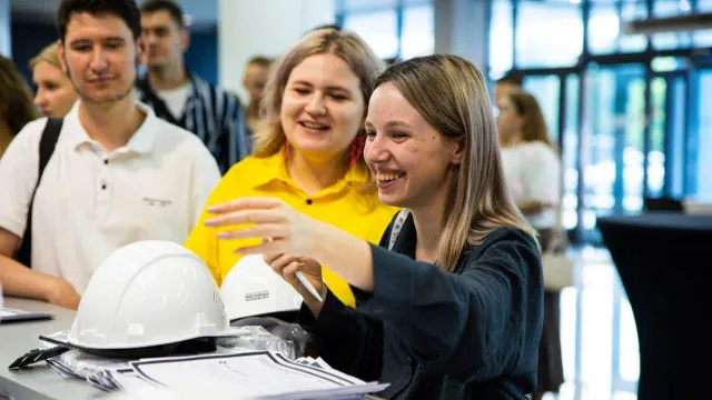 Молодежь пашет: На зумеров наговаривают?