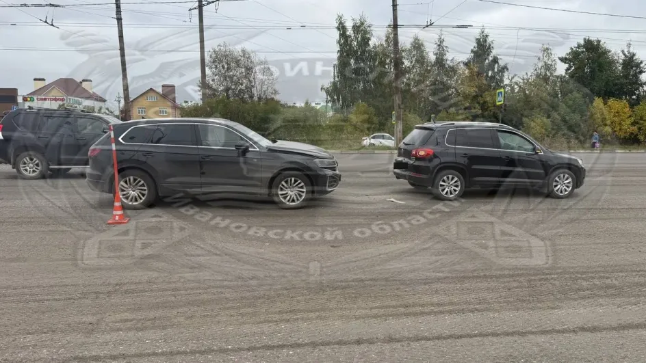 Под Ивановом при столкновении двух Volkswagen пострадала 8-летняя девочка Под Ивановом при столкновении двух Volkswagen пострадала 8-летняя девочка