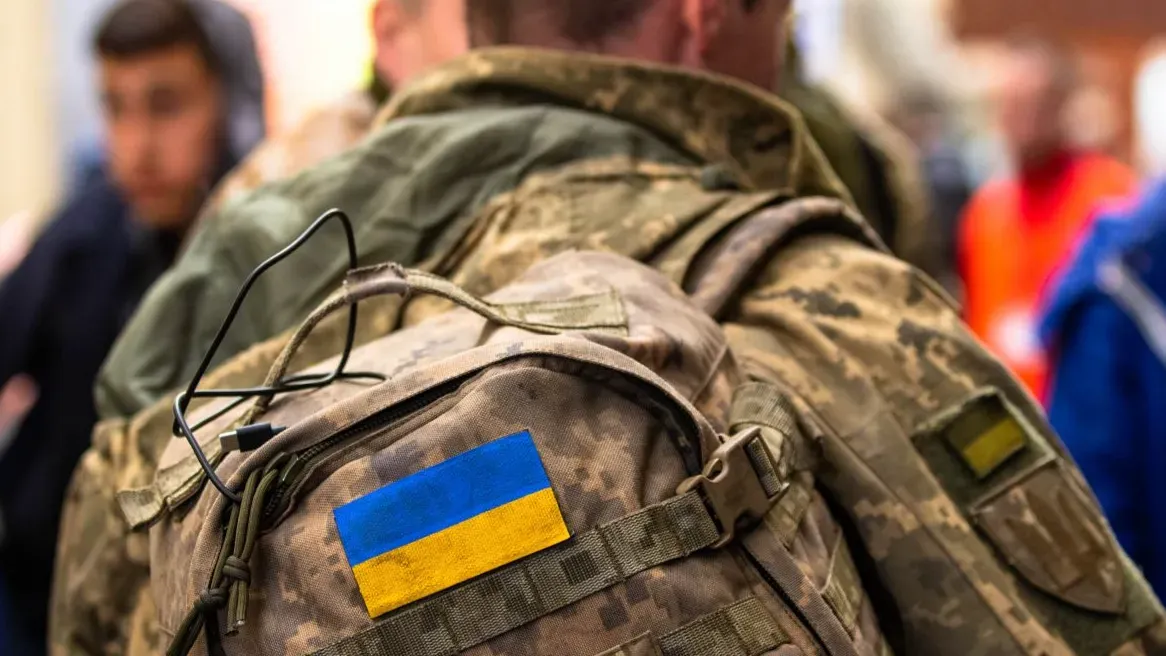 Депутаты на Украине получают повестки на фронт на заседаниях местных советов