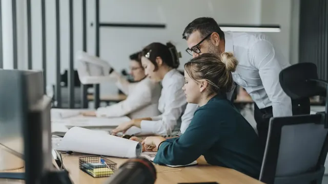 Россияне в панике: Работают за троих!