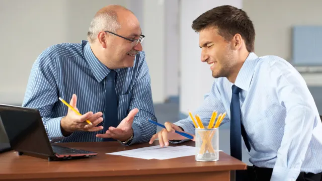 Традиции меняются: Панибратство на работе — норма?