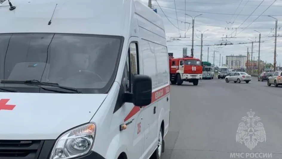 В Иванове троллейбус столкнулся с автомобилем скорой помощи