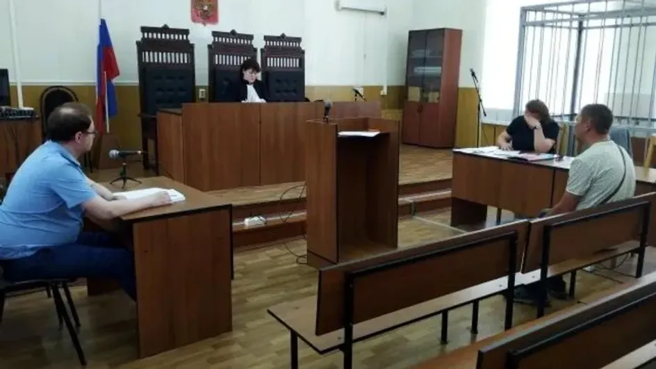 Житель Комсомольска получил обязательные работы за два кустика конопли Житель Комсомольска получил обязательные работы за два кустика конопли