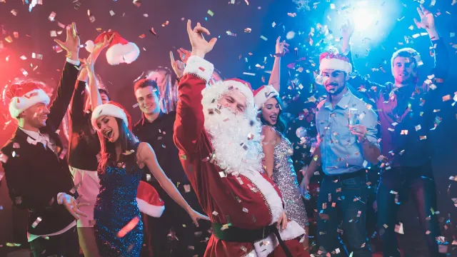 Танцы, песни и долги: Что будет на корпоративах?