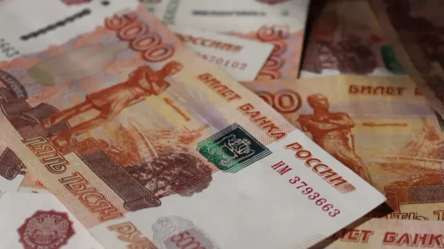 Зарплата ниже 50 тысяч: Кто в России бедствует?