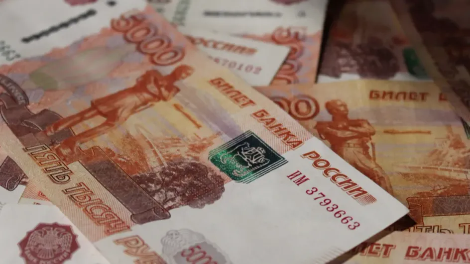 Стало известно, сколько россиян получают зарплату ниже 50 тысяч рублей