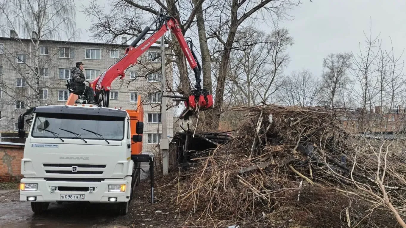 В Кинешме новый ломовоз вышел на уборку несанкционированных свалок