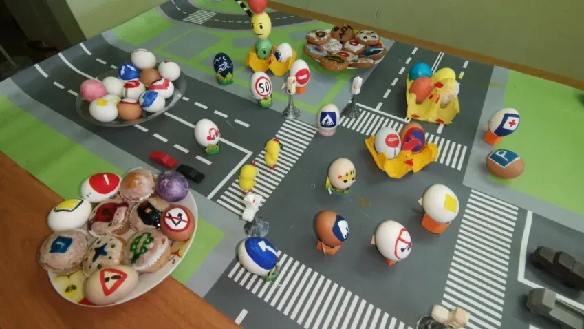 В Ивановской области дети украшали пасхальные яйца в стиле ПДД