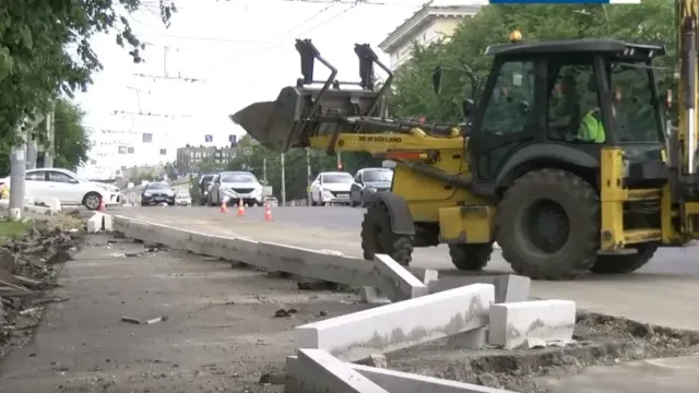 На Шереметевском проспекте в Иванове 6 июня рабочие начали убирать уже уложенные бордюры