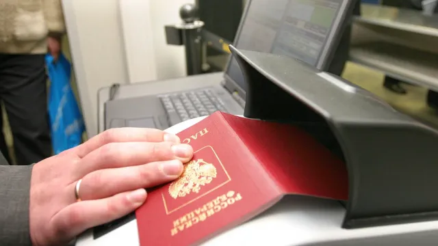 Выезд только за деньги: Теперь сидим в России?