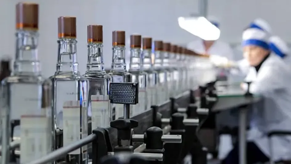 В июне продажи водки в России резко сократились В июне продажи водки в России резко сократились