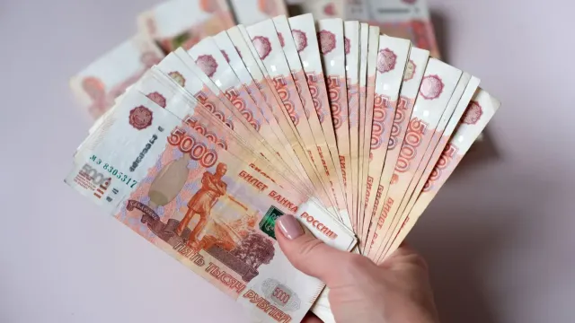 Зарплата взлетела вверх: Кому больше платят?