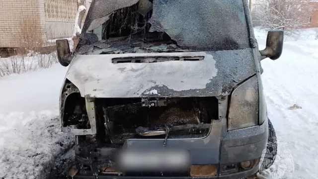 В Кинешемском районе из-за неисправности загорелся микроавтобус
