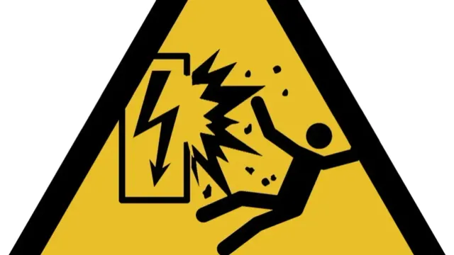 В Южском районе при ремонте трансформатора погиб рабочий