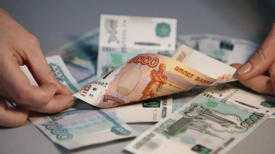 Стало известно, сколько россиян в этом году рассчитывают на 13-ю зарплату