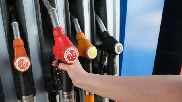 АЗС вводят ограничения: Чего ждать автовладельцам?