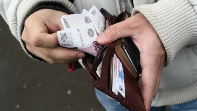 Зарплаты ниже плинтуса: Кто виноват?