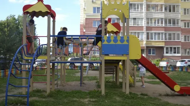 На улице Лежневской открыли новую детскую игровую площадку «Территория детства»
