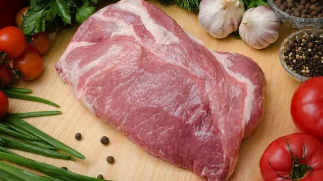 Свинина больше не в моде: Цены ползут вниз!