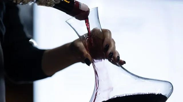 Вино стали разбавлять: Россиянам не видать качества!