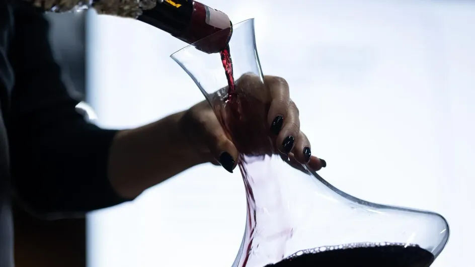 В России обнаружили разбавленные вина с добавками