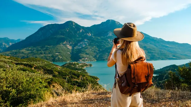 Россияне сидят дома: Денег больше нет!