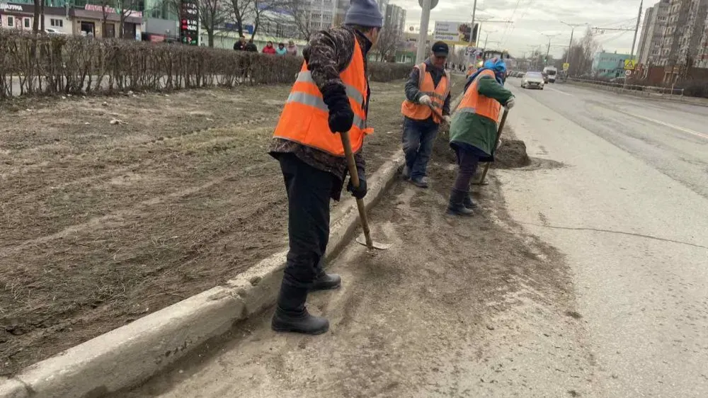 На уборку смёта в Иванове вышли пять вакуумных пылеуборочных машин