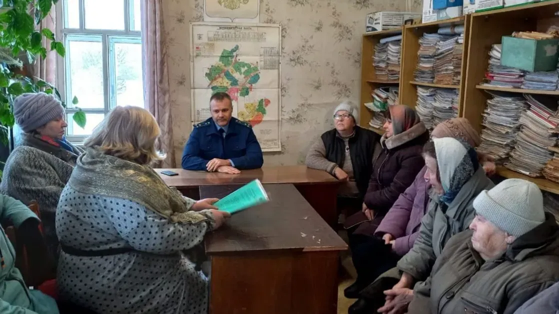 Прокурор Ивановской области помог жителям деревни с лекарствами и транспортом