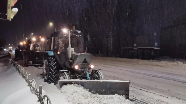 В Кинешме техника УГХ расчищает дороги от снега