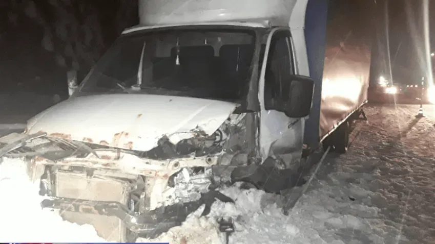 В Лежневском районе при лобовом столкновении двух автомобилей ранены водители