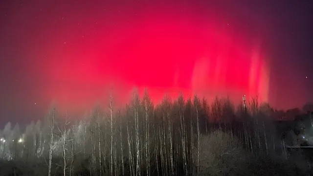 Жители делятся фотографиями северного сияния над Ивановской областью