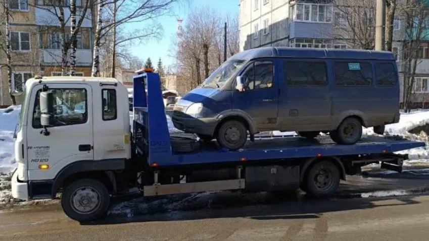 В Иванове под новыми запрещающими стоянку знаками начали эвакуировать машины