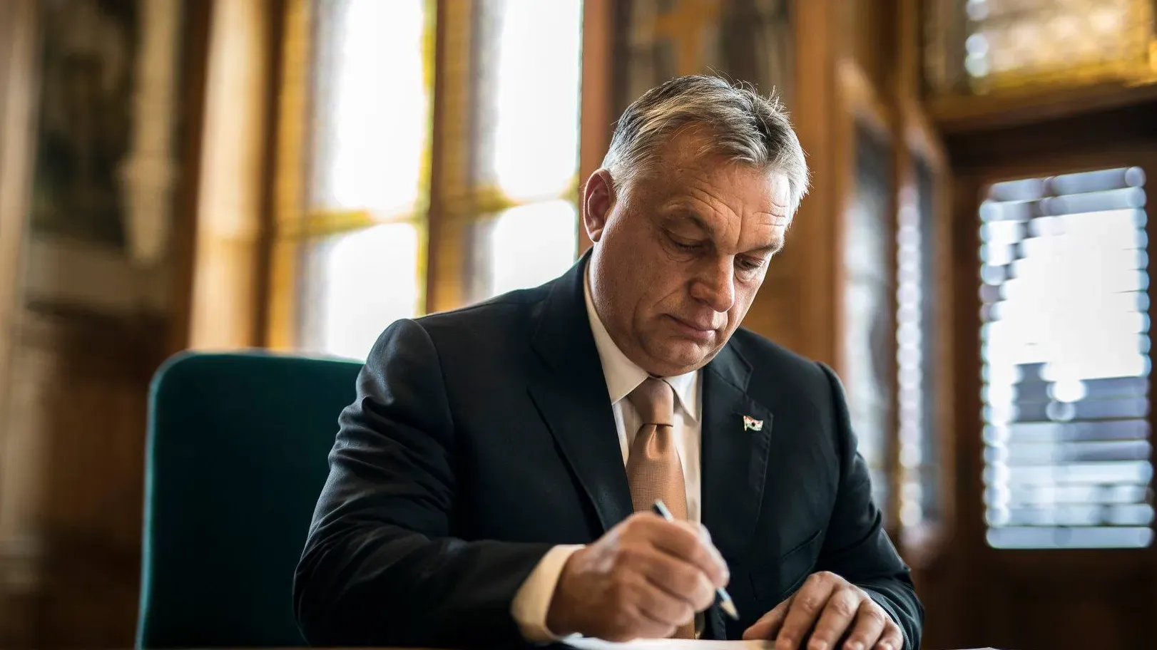 Орбан признался, почему Венгрия согласилась с ЕС финансировать Украину