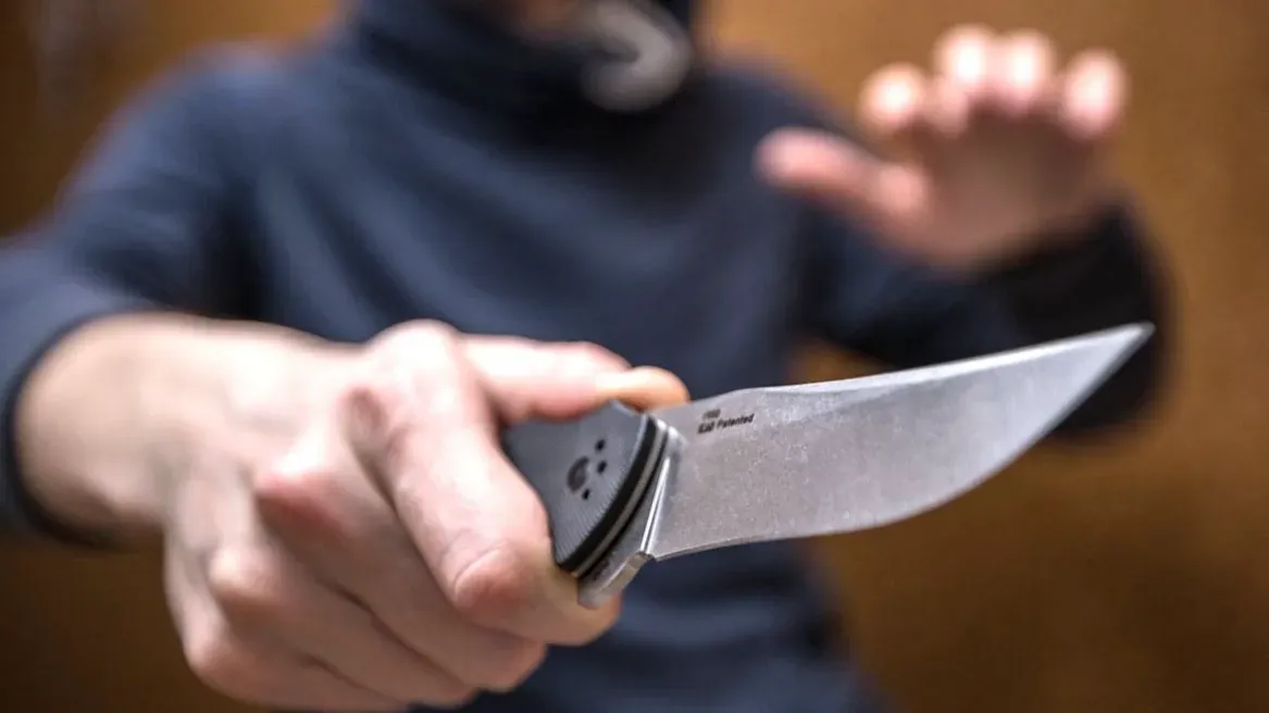 В Фурманове 35-летний мужчина порезал ножом двоих незнакомцев
