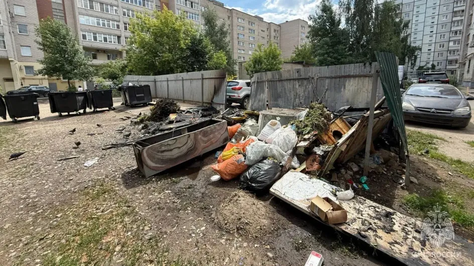 В Иванове горящий на помойке мусор повредил автомобиль