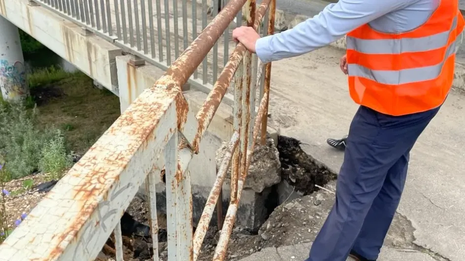 В Иванове размыло мост через реку Уводь В Иванове размыло мост через реку Уводь