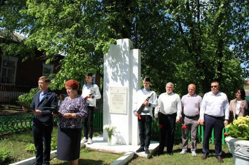 В Лежневском районе открыли памятную плиту в честь погибших участников СВО