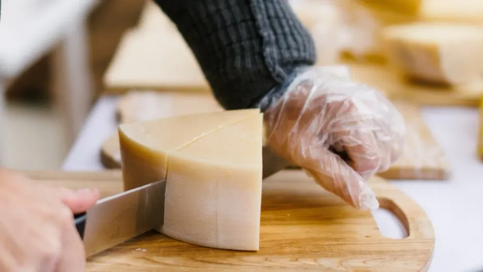 На сырном фестивале в Иванове продали более 1,5 тонны продукции На сырном фестивале в Иванове продали более 1,5 тонны продукции