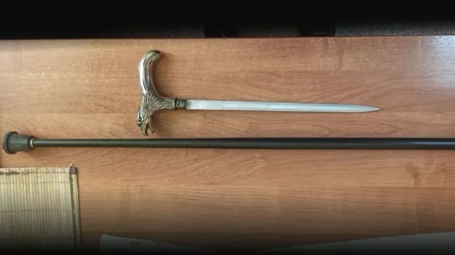 Ивановец пытался пронести в суд спрятанное в трости оружие