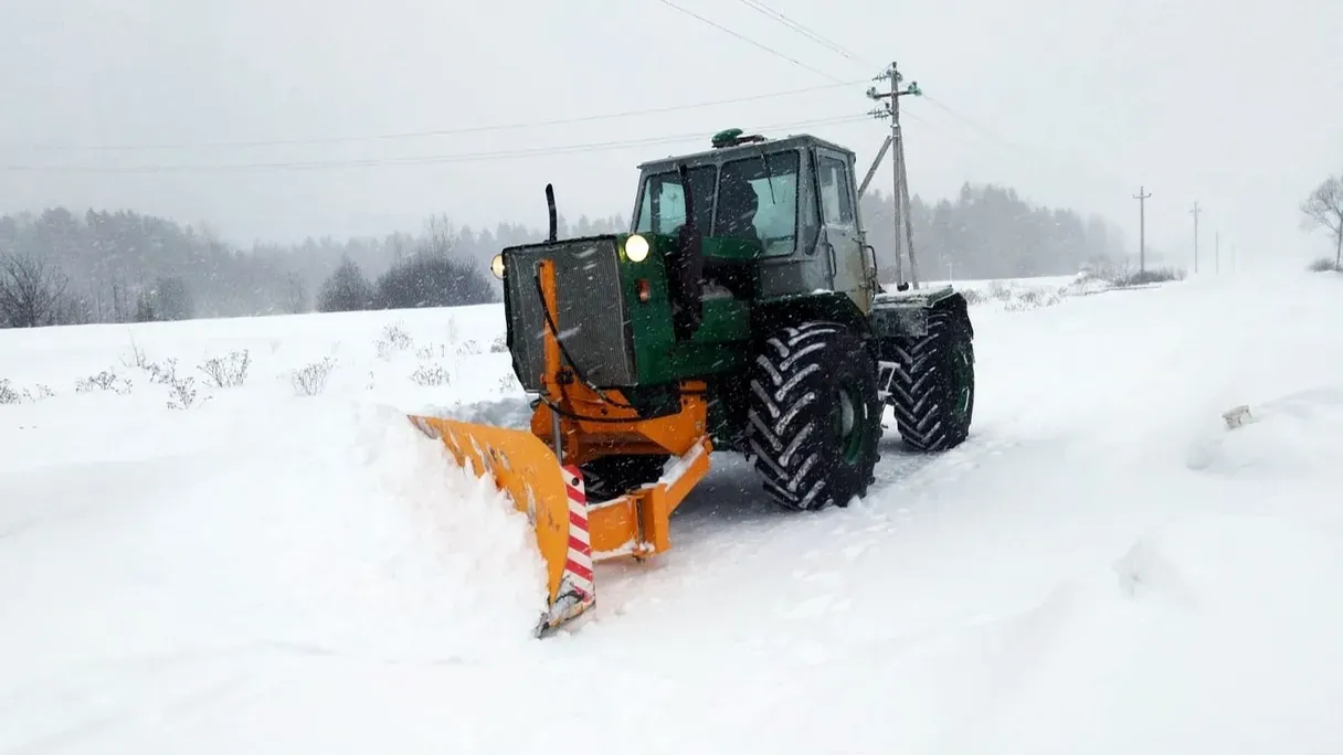 В Кинешемском районе продолжается чистка дорог